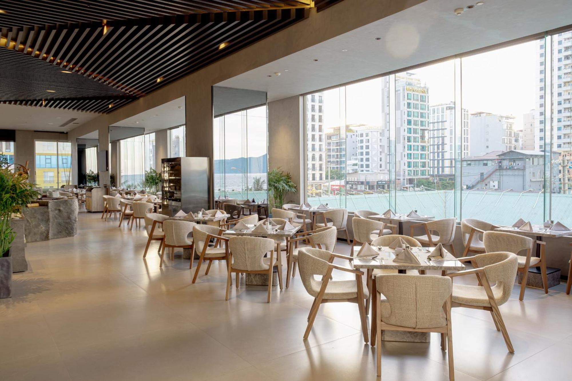 M Hotel Danang Exterior foto The restaurant