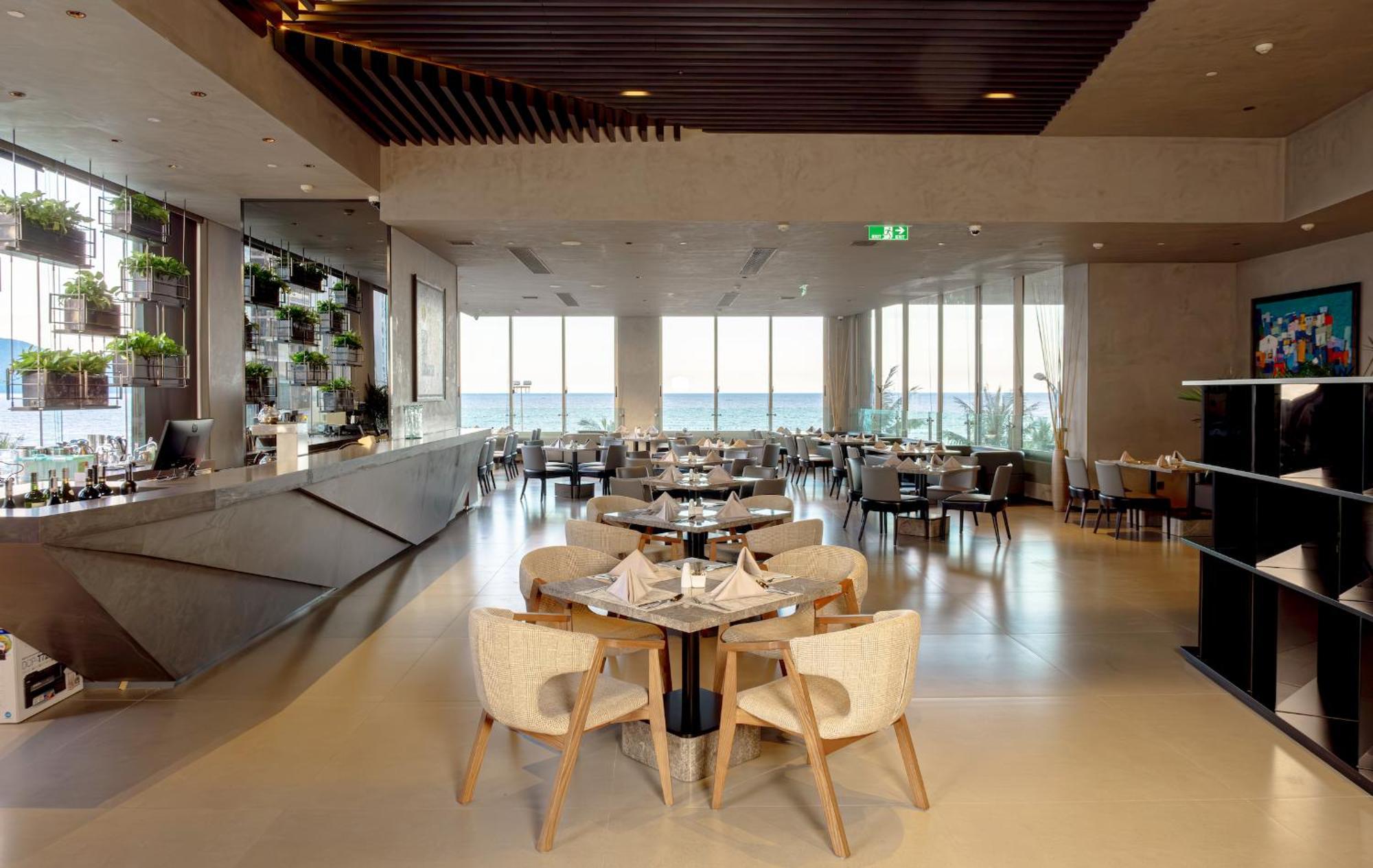 M Hotel Danang Exterior foto The restaurant