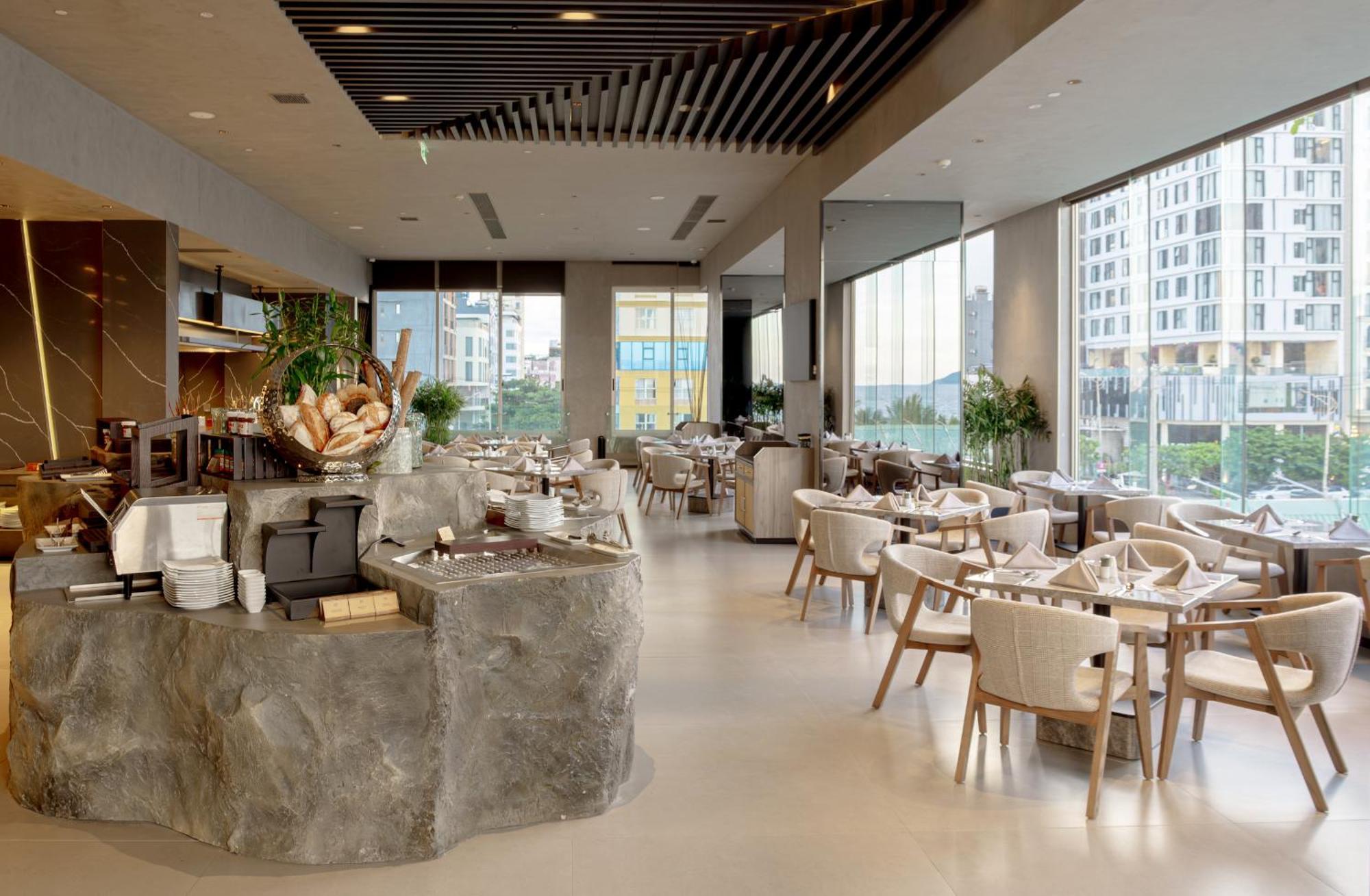 M Hotel Danang Exterior foto The restaurant