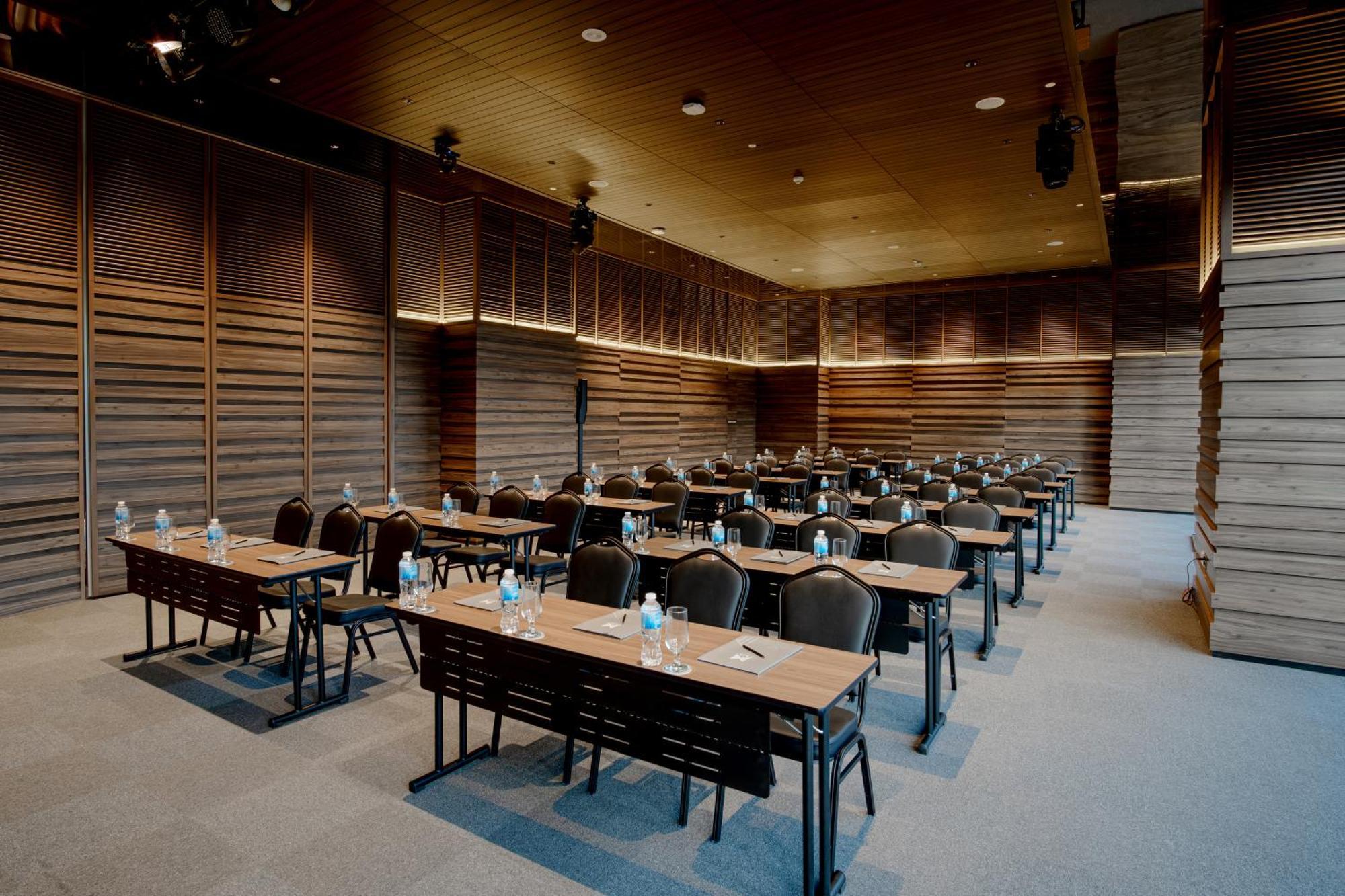M Hotel Danang Exterior foto The interior of the conference room