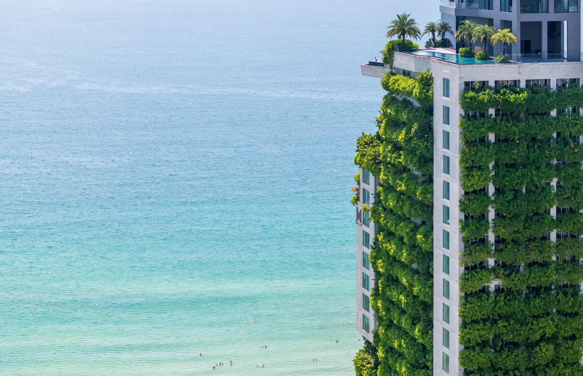 M Hotel Danang Exterior foto The vertical garden at The Ivy